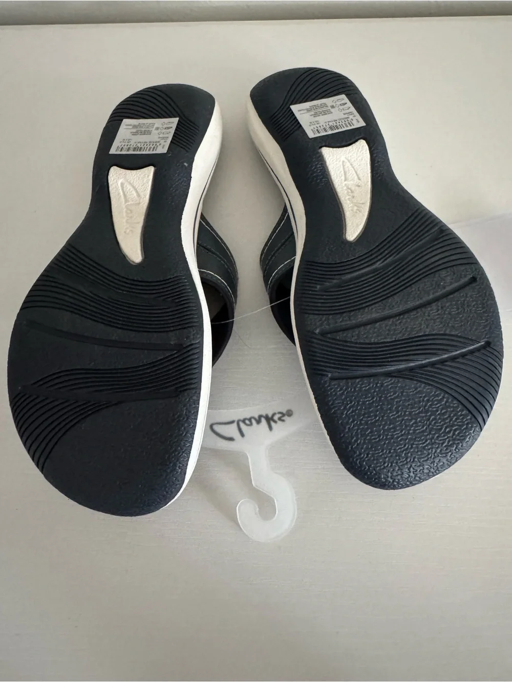 Clarks Cloudsteppers Black and White Thong Sandals